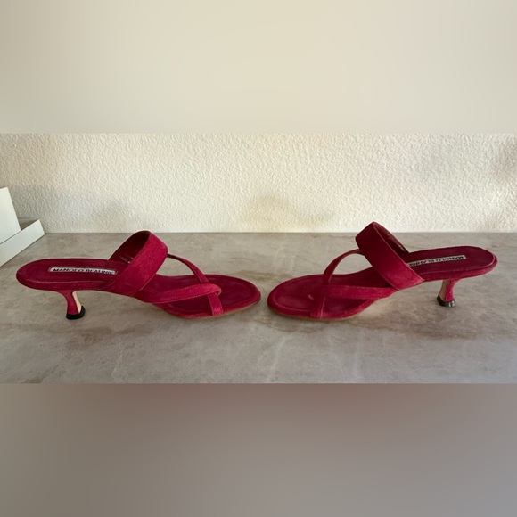 Manolo Blahnik Susa Raspberry Red Kitten Heel Suede Sandals Size 35 EU / Size 5 - Picture 6 of 13